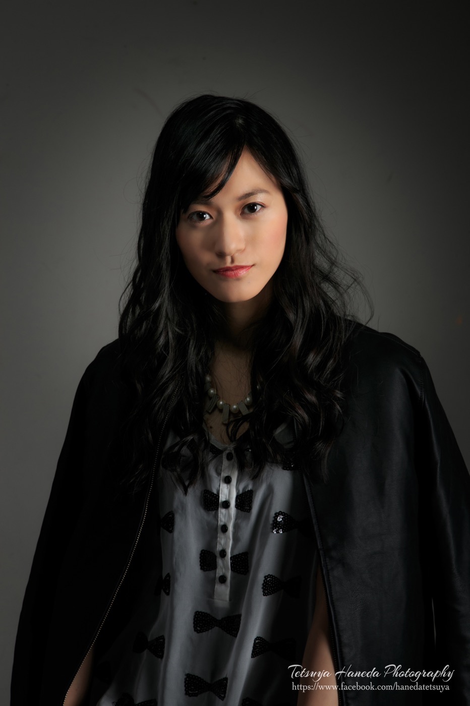 パティシエ、トラック運転手を経てダンサー、振付師になりプロカメラマン、デザイナーとして活動中。ウェディングや前撮り、家族写真、七五三、マタニティフォトなど記念日の撮影から、ダンスの発表会や舞台撮影、プロフィール写真、アー写、作品撮りまで人物撮影が得意。東京、横浜を中心に関東一円から全国どこへでも出張撮影をしています。 Photographer TETSUYA HANEDA カメラマン羽田哲也 宮崎県出身 神奈川県横浜市在住 出張撮影、出張カメラマン、お宮参り