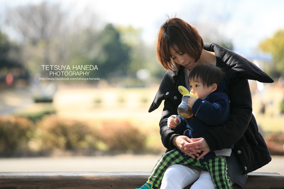 パティシエ、トラック運転手を経てダンサー、振付師になりプロカメラマン、デザイナーとして活動中。ウェディングや前撮り、家族写真、七五三、マタニティフォトなど記念日の撮影から、ダンスの発表会や舞台撮影、プロフィール写真、アー写、作品撮りまで人物撮影が得意。東京、横浜を中心に関東一円から全国どこへでも出張撮影をしています。 Photographer TETSUYA HANEDA カメラマン羽田哲也 宮崎県出身 神奈川県横浜市在住 出張撮影、出張カメラマン、お宮参り