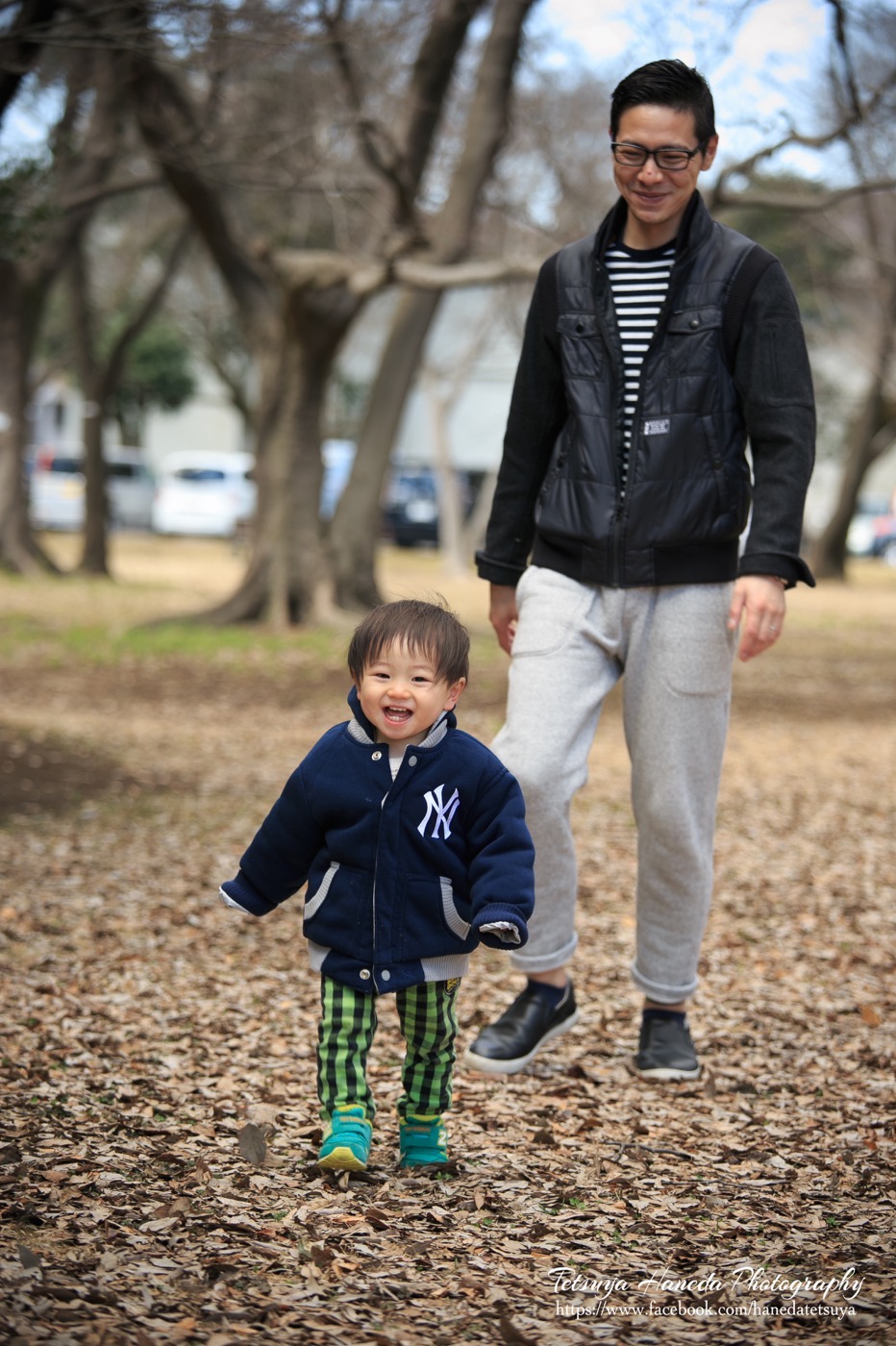 パティシエ、トラック運転手を経てダンサー、振付師になりプロカメラマン、デザイナーとして活動中。ウェディングや前撮り、家族写真、七五三、マタニティフォトなど記念日の撮影から、ダンスの発表会や舞台撮影、プロフィール写真、アー写、作品撮りまで人物撮影が得意。東京、横浜を中心に関東一円から全国どこへでも出張撮影をしています。 Photographer TETSUYA HANEDA カメラマン羽田哲也 宮崎県出身 神奈川県横浜市在住 出張撮影、出張カメラマン、お宮参り