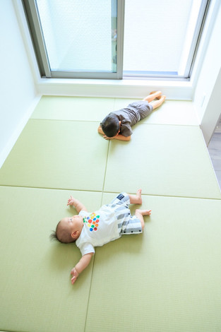 パティシエ、トラック運転手を経てダンサー、振付師になりプロカメラマン、デザイナーとして活動中。ウェディングや前撮り、家族写真、七五三、マタニティフォトなど記念日の撮影から、ダンスの発表会や舞台撮影、プロフィール写真、アー写、作品撮りまで人物撮影が得意。東京、横浜を中心に関東一円から全国どこへでも出張撮影をしています。 Photographer TETSUYA HANEDA カメラマン羽田哲也 宮崎県出身 神奈川県横浜市在住 出張撮影、出張カメラマン、お宮参り