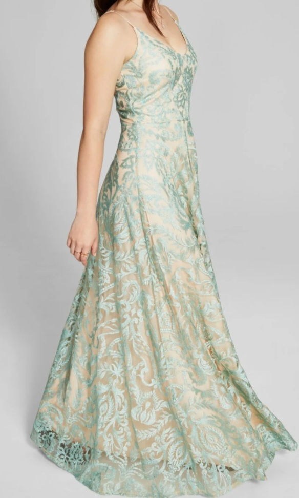 Embroidered illusion halter gown green size 3 (Junior)