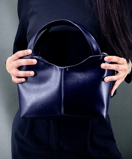 Lubay vegan handbag, model Scaldis M violet