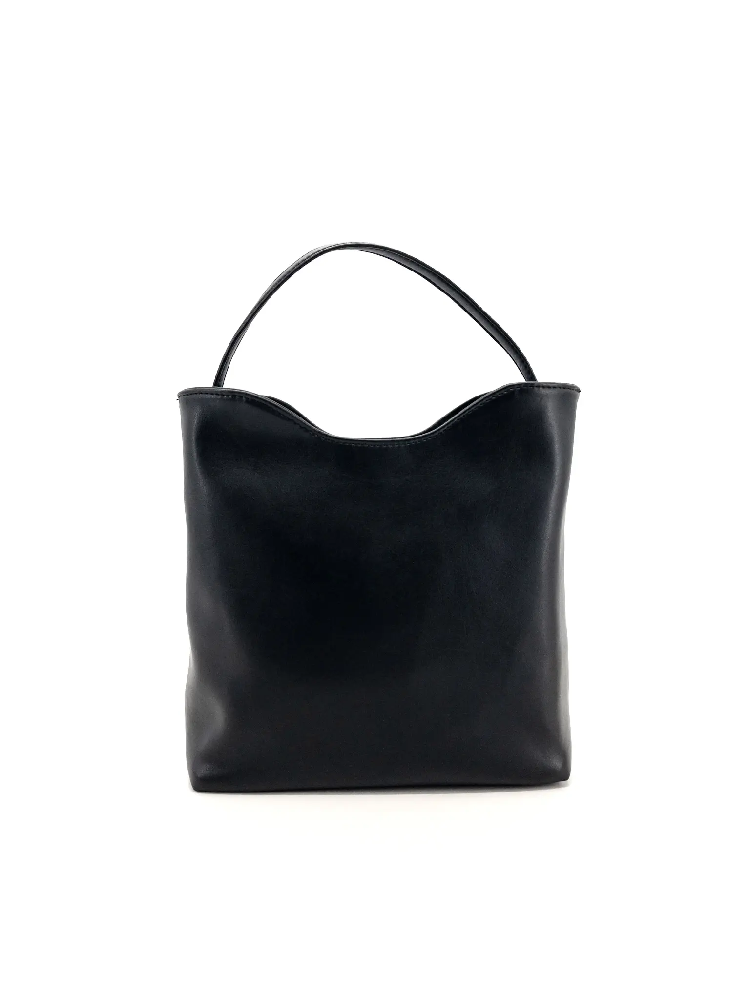 Sac à main vegan Lubay, modèle Mosa en noir, vu de face sur fond clair