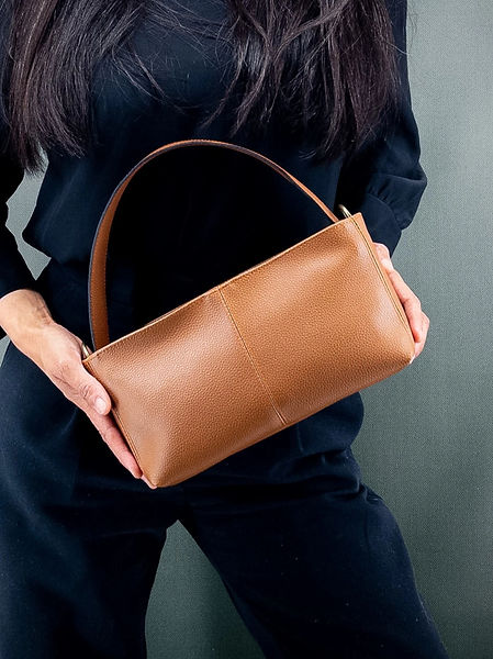 Lubay vegang handbag, model Ieper 25 cognac