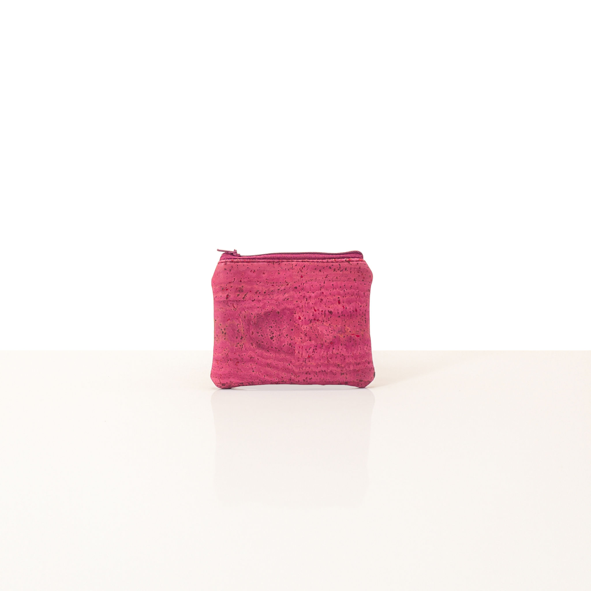 Pochette vegan Lubay en liège rose sur fond blanc, vue de face