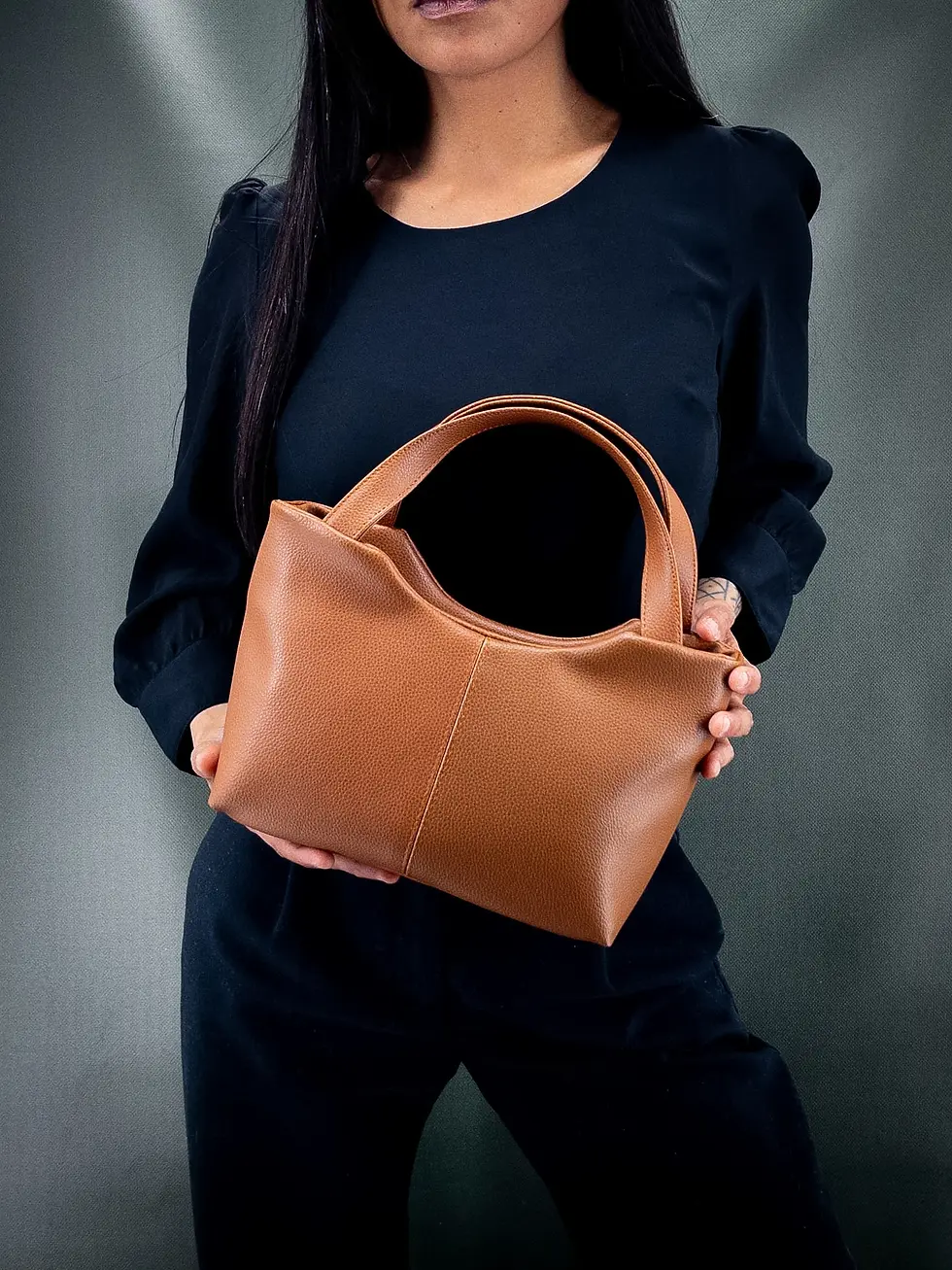 Lubay vegan handtas model Scaldis M in cognac.