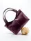 Thumbnail: Sac Lubay Scaldis Medium en Grape Skin couleur Vin bordeaux, posé en angle sur une boule décorative beige chaude