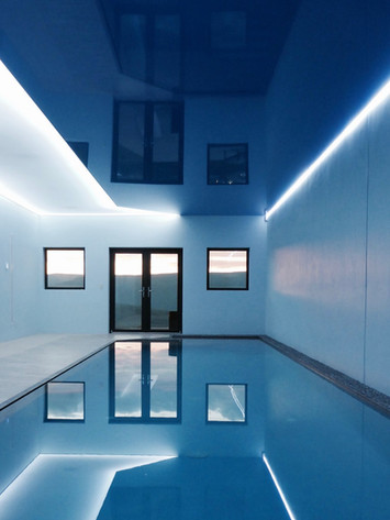 سقف للاستحمام أو المسبح