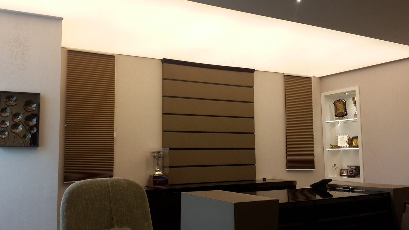 תקרה מתוחה מוארת