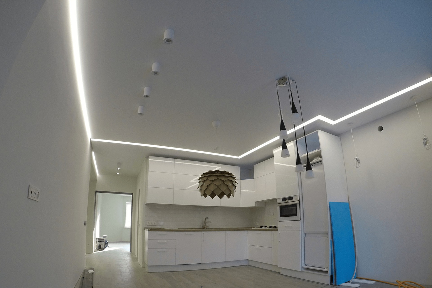 תקרה נמתחת צפה