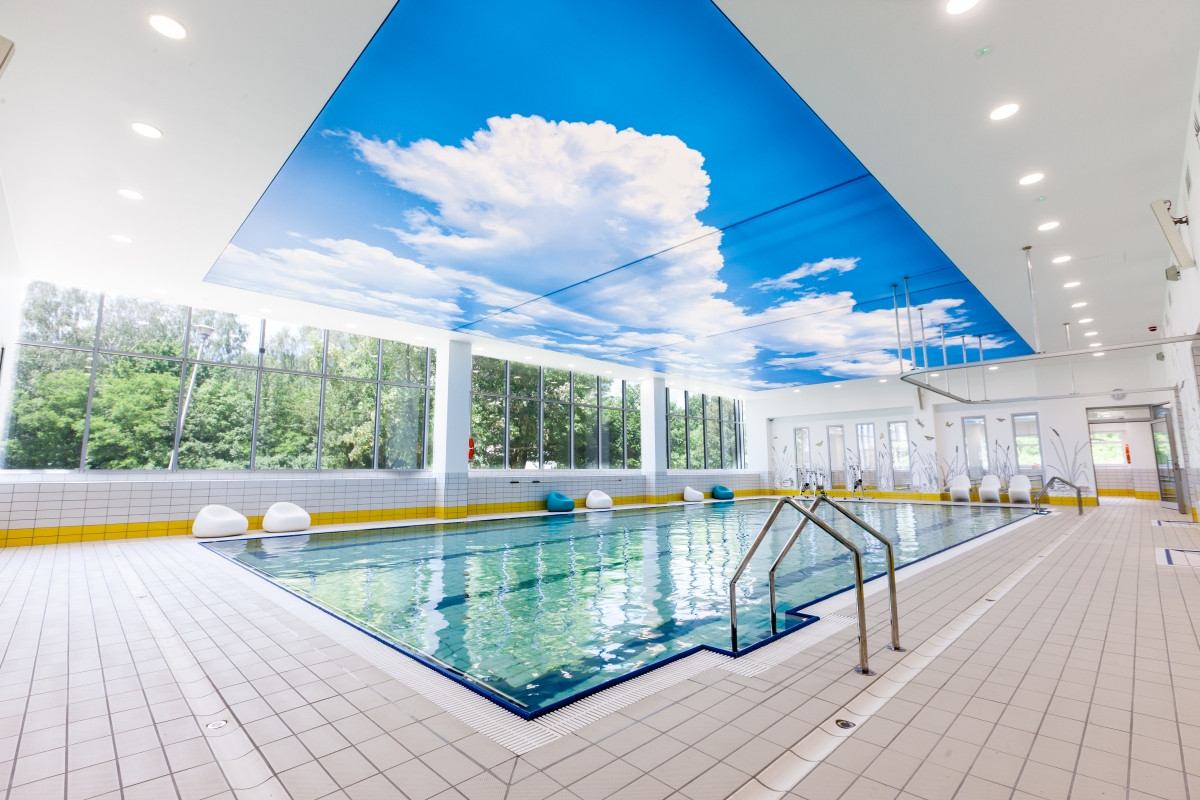 תקרה מתוחה שמיים לבריכה