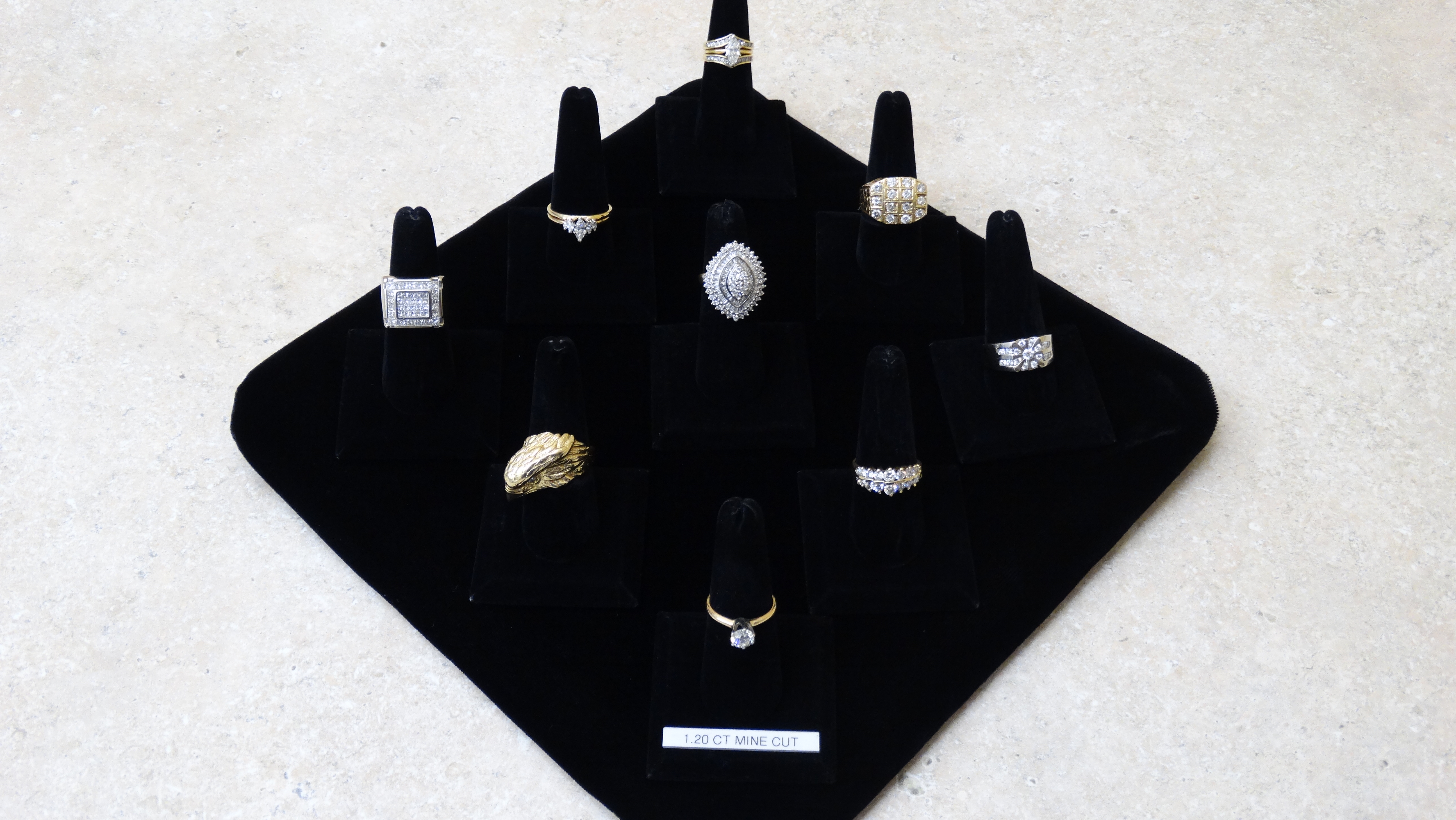 GALLERY United States Dean's DriveThru Pawn Shop