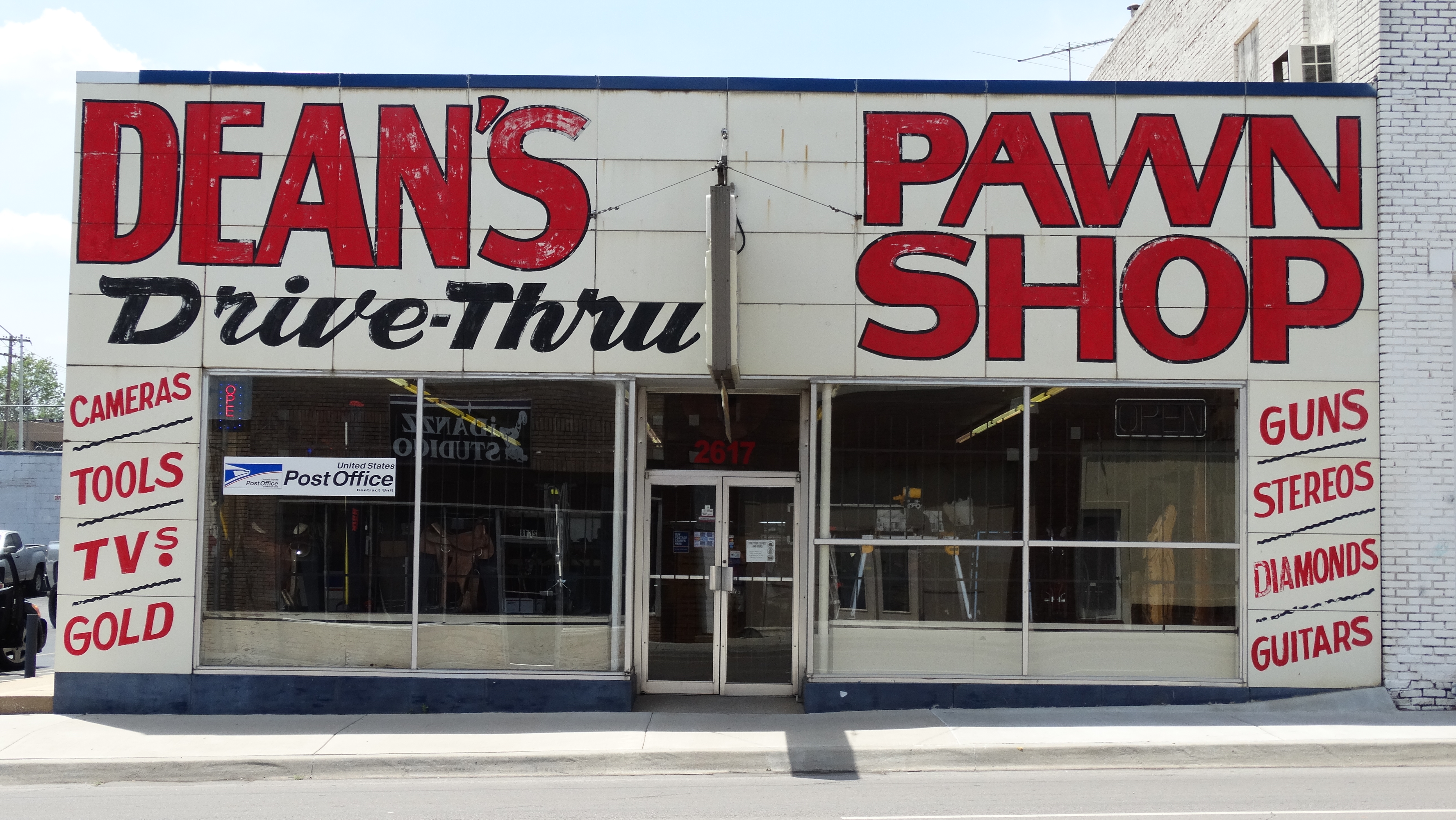 GALLERY United States Dean's DriveThru Pawn Shop