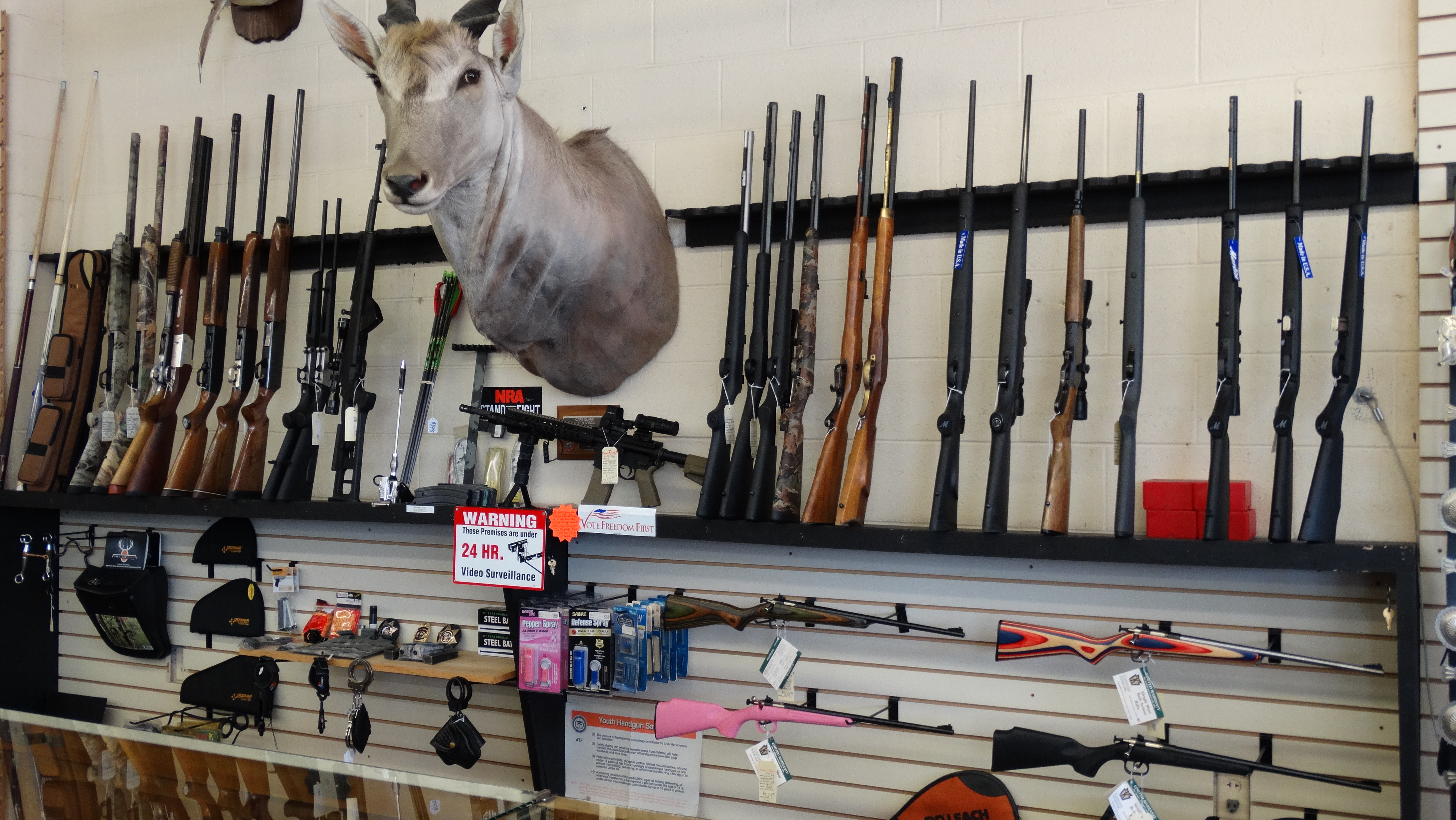 GALLERY United States Dean's DriveThru Pawn Shop