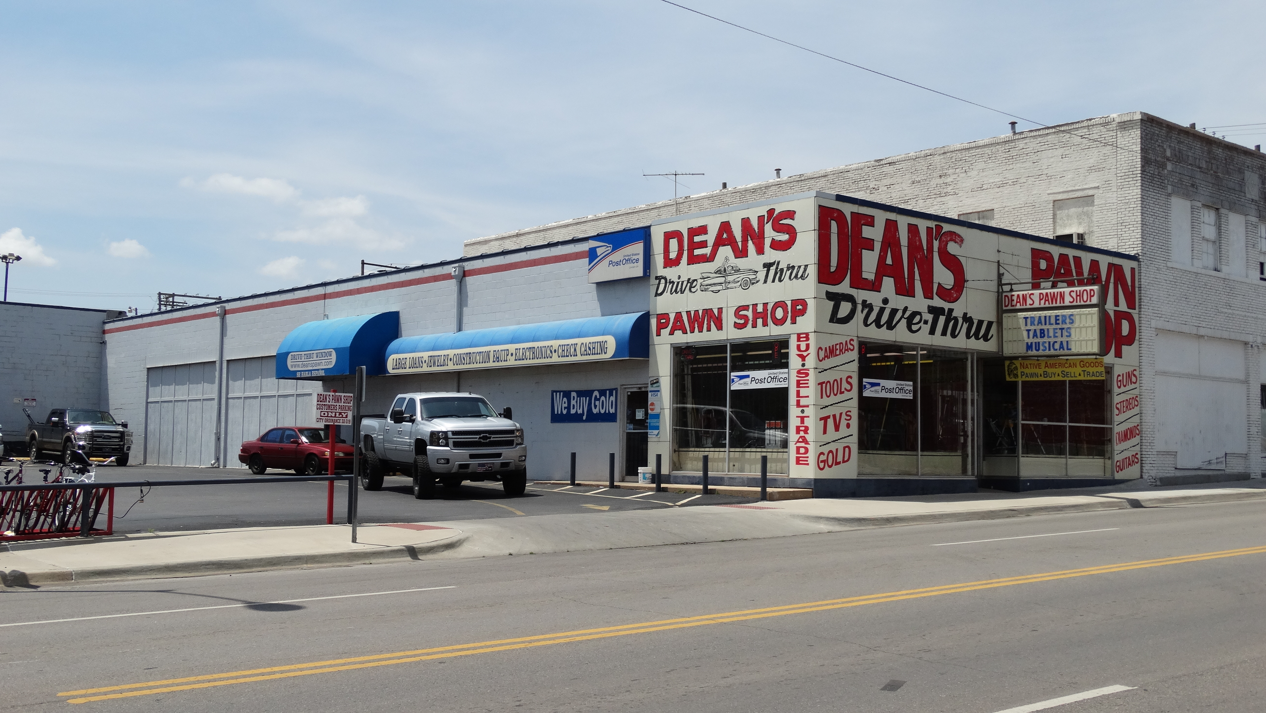 GALLERY United States Dean's DriveThru Pawn Shop