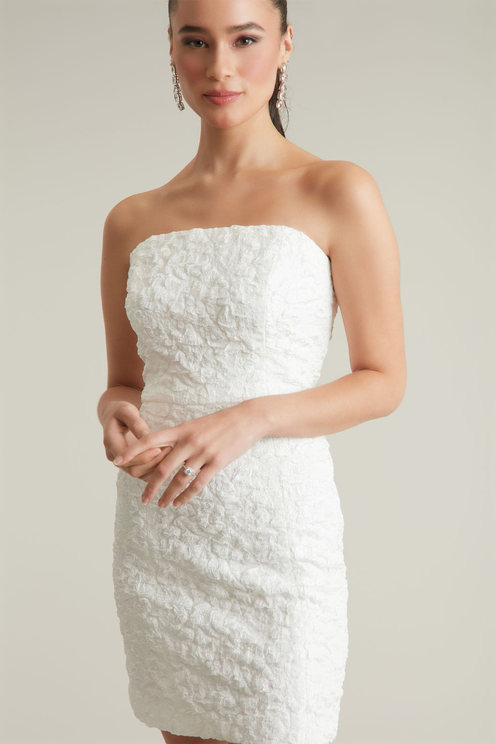 T7472P-WHITE-EDITORIAL-OG-1