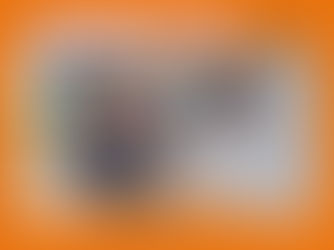 SicherheitsCelle Techniker ersetzt eine ältere Alarmanlage durch ein modernes SURITEC Frühwarnsystem an einer Hauswand – „Wir machen Celle sicherer“ auf orangefarbenem Hintergrund.