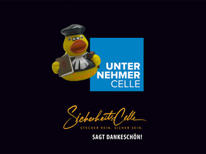 SicherheitsCelle sagt Dankeschön! Bild mit Unternehmer Celle Logo und gelber Badeente im Richtergewand. Stecker rein. Sicher sein.