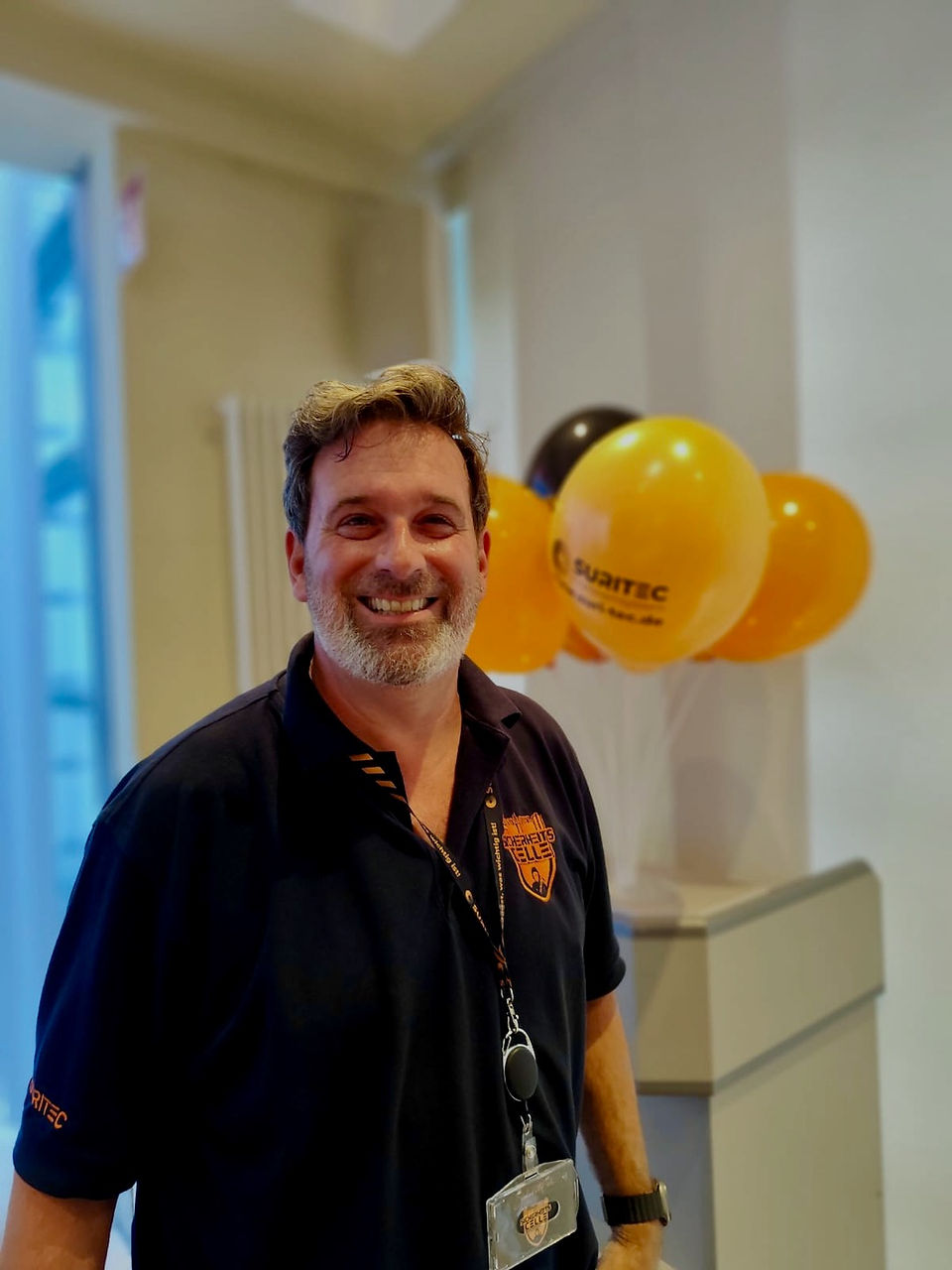 Suritec- und SicherheitsCelle-Luftballons in Orange und Schwarz als Blickfang beim Netzwerktreffen im Stadtpalais Celle.