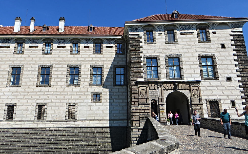 Nelahozeves Castle