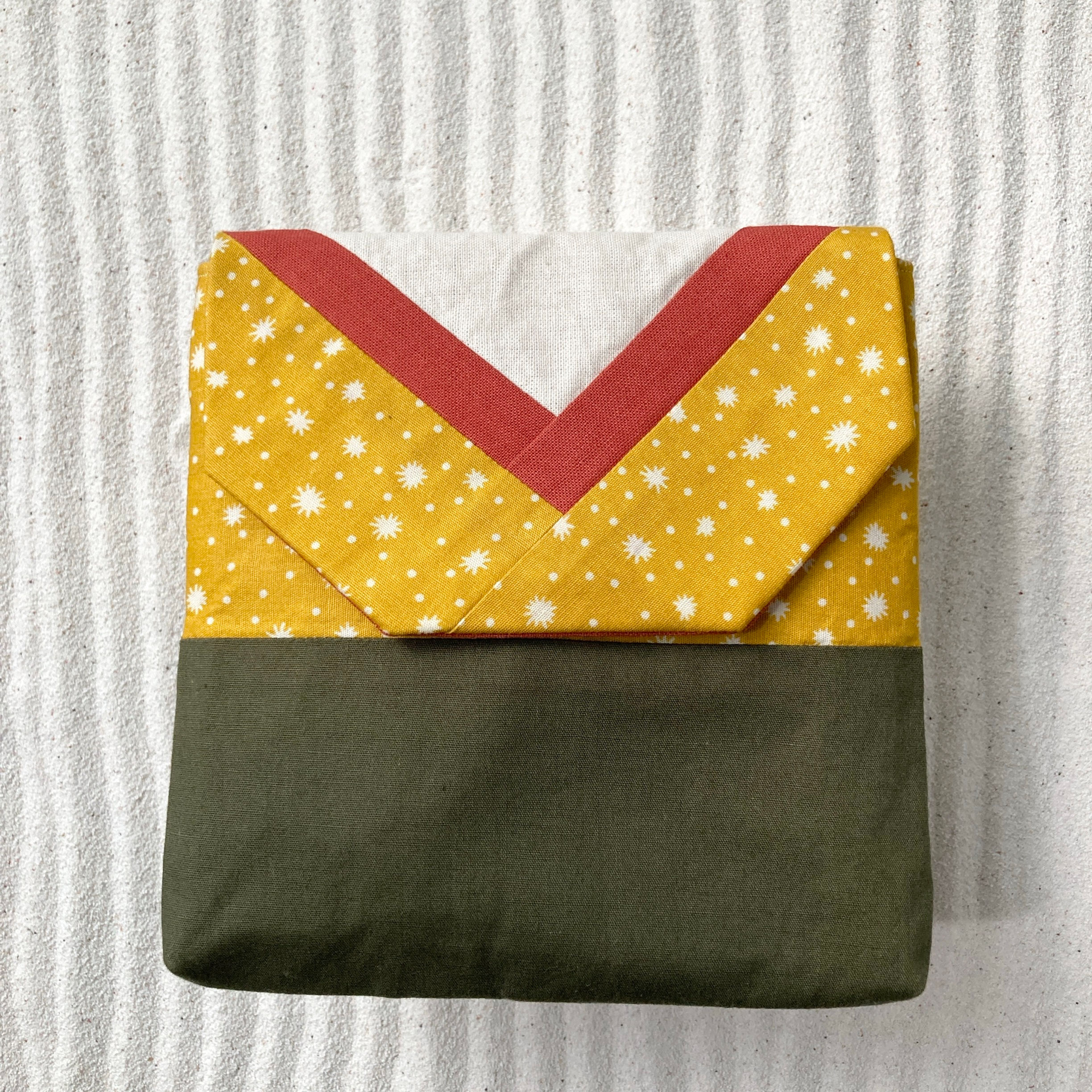 Petite pochette "kimono" avec bouton pression