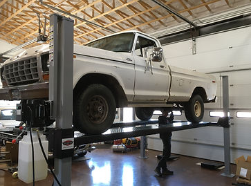 Ford Pickup On Wildfire Lifts WF9000XLT.