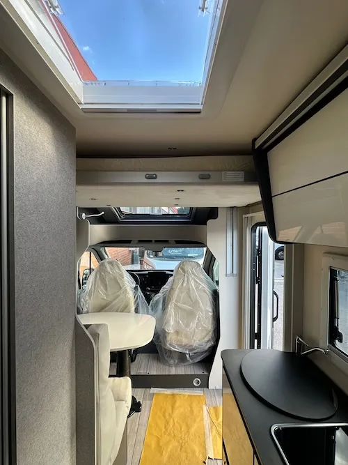 Dinette anteriore convertibile in letto McLouis Slim 339