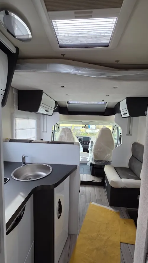 Zona giorno con dinette trasformabile McLouis MC4 379 in pronta consegna