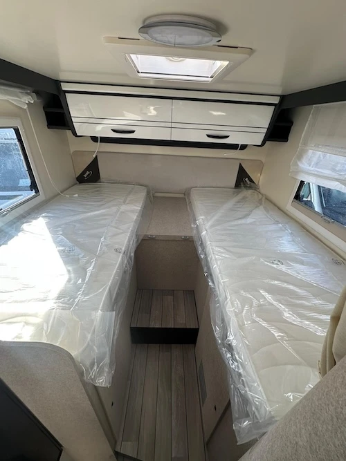 Letti gemelli posteriori trasformabili in matrimoniale – McLouis 365