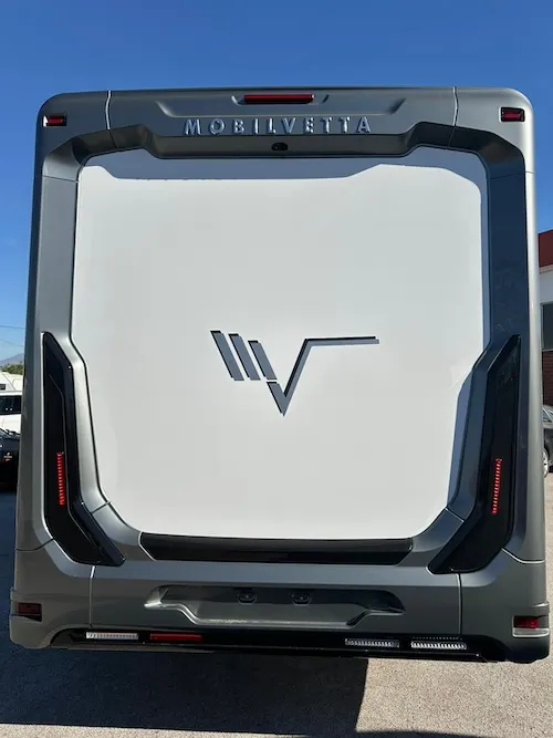 Cerchi lega 16″ Black Design Mobilvetta K-Yacht 90 – stile e performance