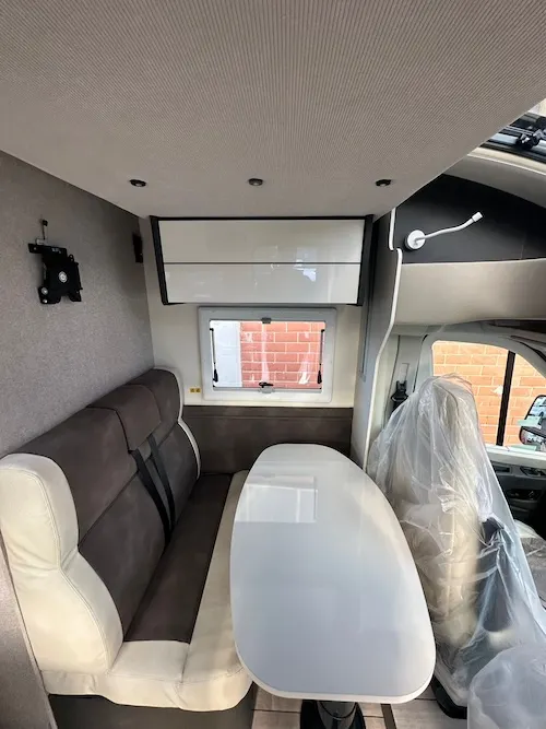 Camper McLouis Slim 339 con lunghezza 6,69 metri