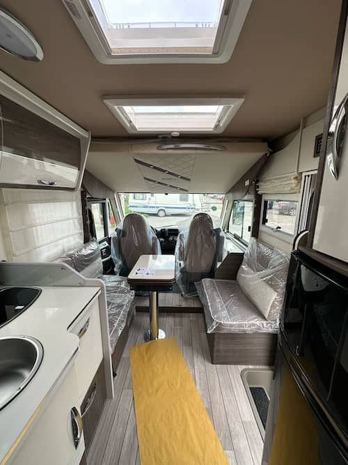 Interni spaziosi e moderni del camper McLouis Nevis 870, in vendita a Frosinone