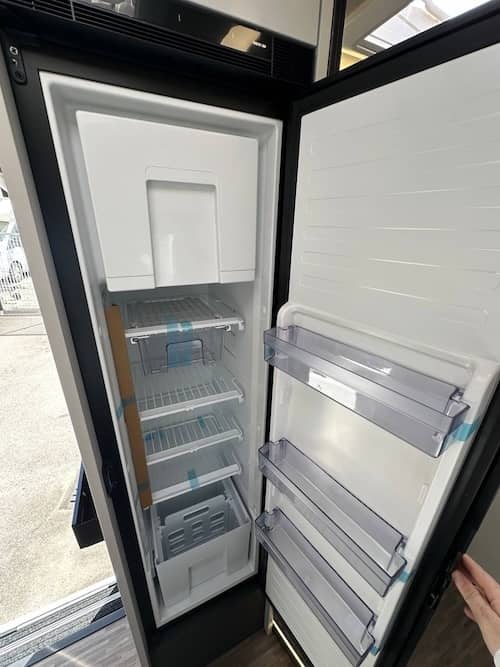 dettaglio cucina Mobilvetta Kea Kompakt 55 con frigo