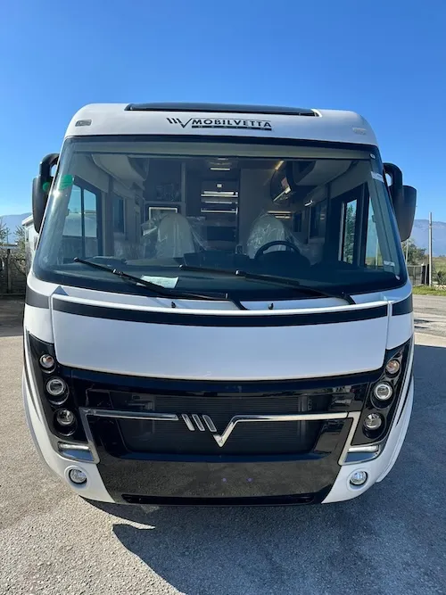 Facciata anteriore Mobilvetta K-Yacht 90 – vista frontale eleganza italiana