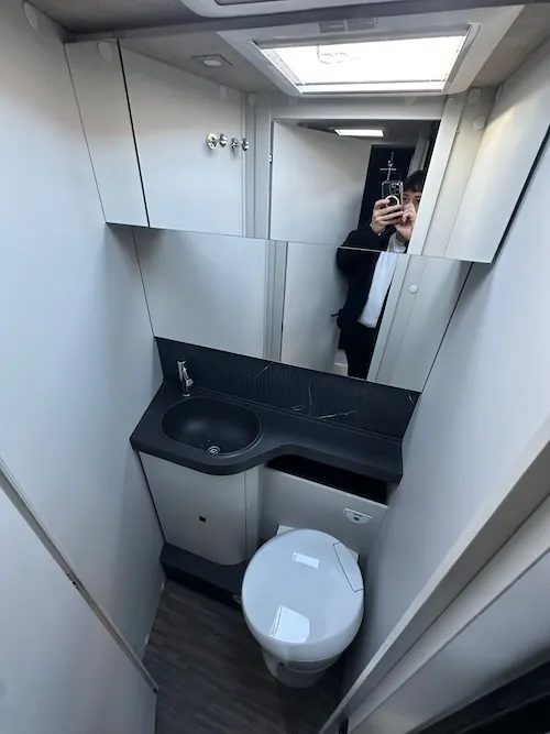 Mobilvetta Kompakt 68 con bagno doccia separata