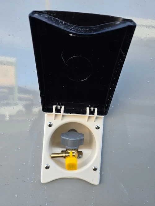 Camper con pannello solare 200W di serie