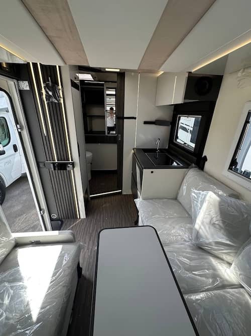 Spazio giorno del camper Kea Kompakt 55 nuovo in vendita