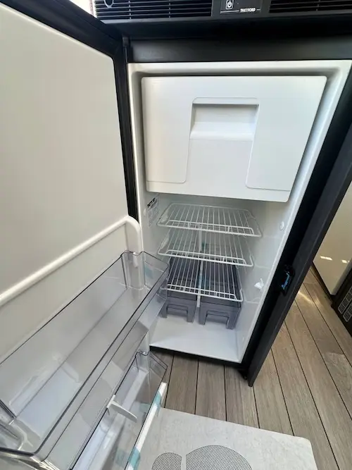 Frigorifero del camper McLouis Menfys 3 Maxi