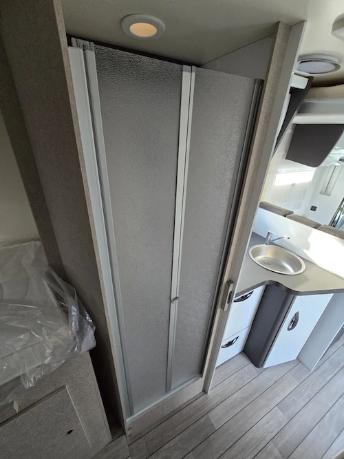 Camper con cucina grande