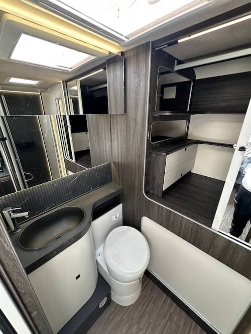disposizione spazi interni camper Kea Kompakt