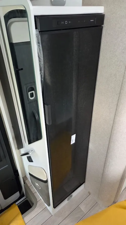 Bagno con doccia separata camper McLouis MC4 379 con permuta