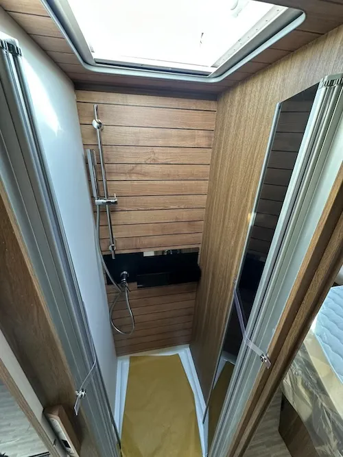 Motorhome con doccia separata