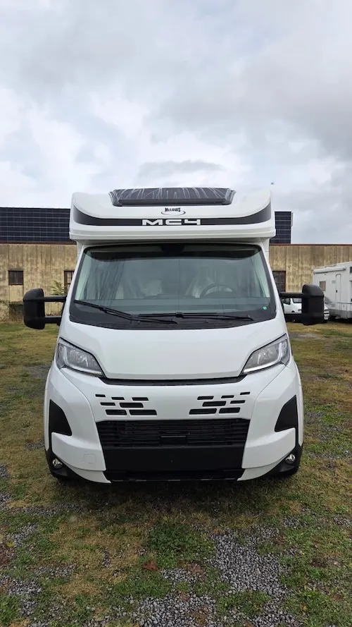 Camper McLouis MC4 379 pronta consegna vista laterale