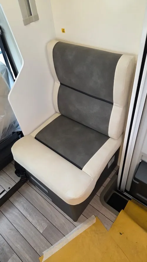 camper semintegrale McLouis 2026