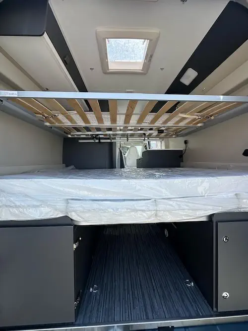 Camper in offerta roma con interni visibili in dettaglio