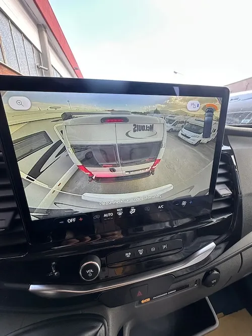 Camper compatto McLouis Slim 339 con larghezza 2,15 metri