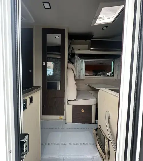 Rimor Seal 8 usato mansardato con 6 posti omologati