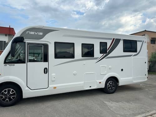 Camper McLouis Nevis 870, ideale per viaggi in famiglia