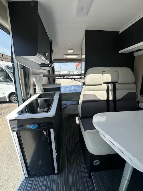 Camper nuovi finanziamento roma con interni visibili in dettaglio