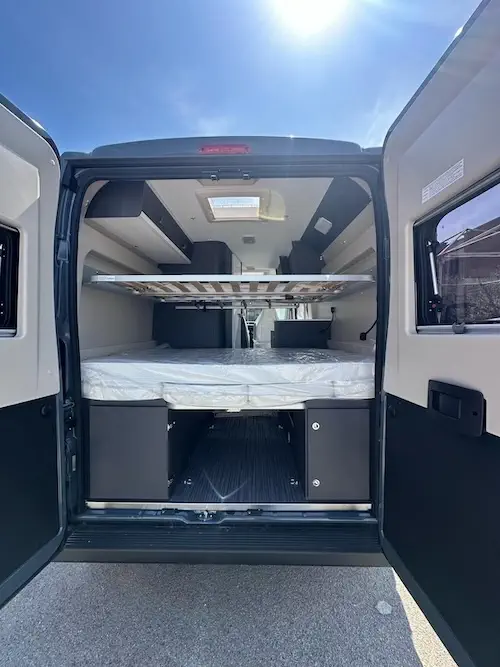 Acquisto camper nuovo roma con interni visibili in dettaglio